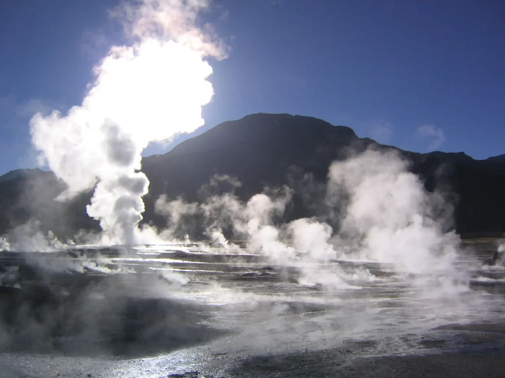 Geysers del Tatio ao amanhecer
